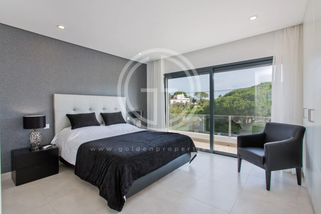 Moradia T5 para Arrendamento férias em Quarteira Foto 9