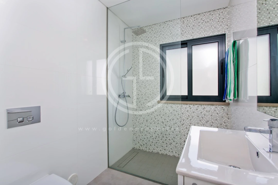 Moradia T5 para Arrendamento férias em Quarteira Foto 12