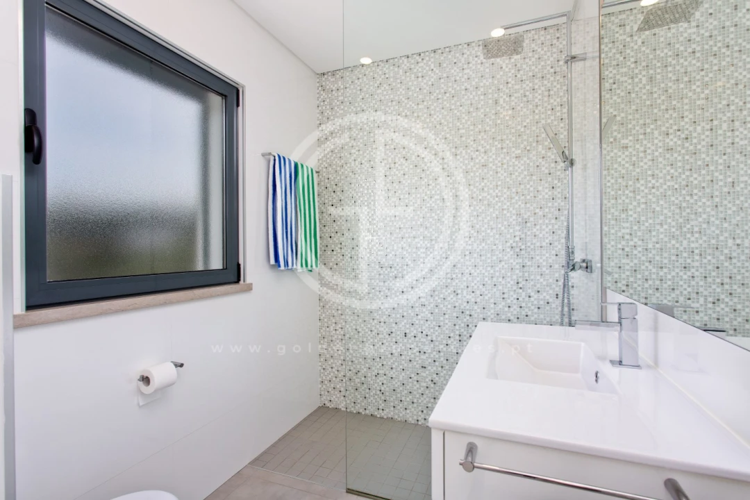 Moradia T5 para Arrendamento férias em Quarteira Foto 13