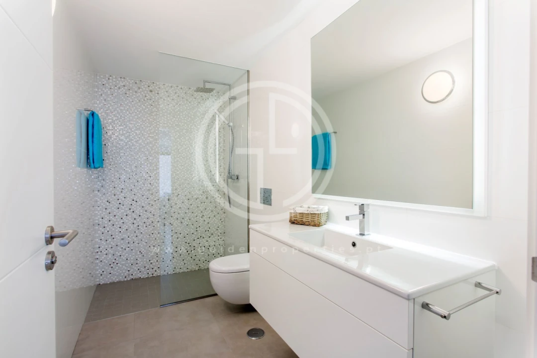 Moradia T5 para Arrendamento férias em Quarteira Foto 14