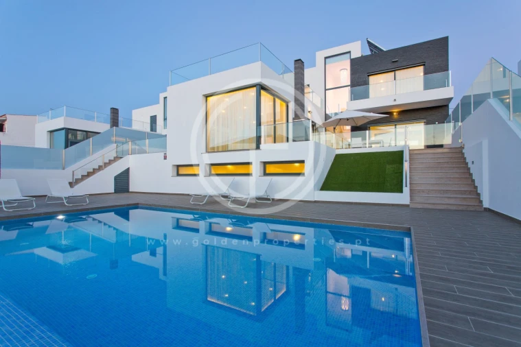 Moradia T5 para Arrendamento férias em Quarteira Foto 1