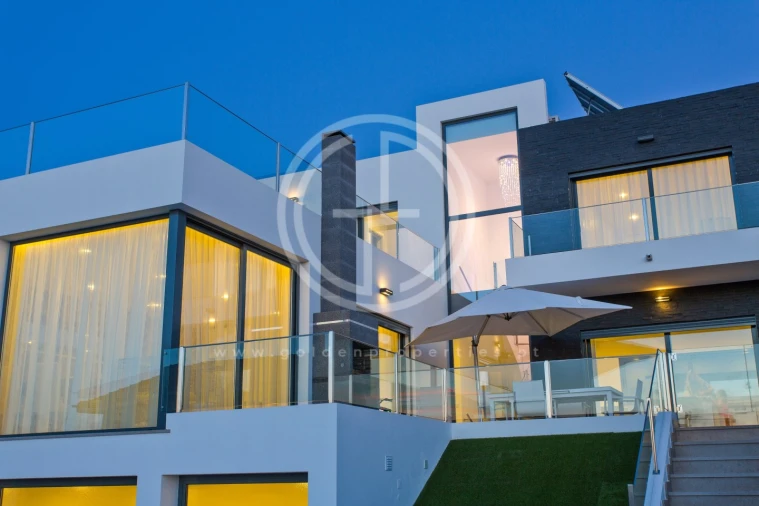 Moradia T5 para Arrendamento férias em Quarteira Foto 2