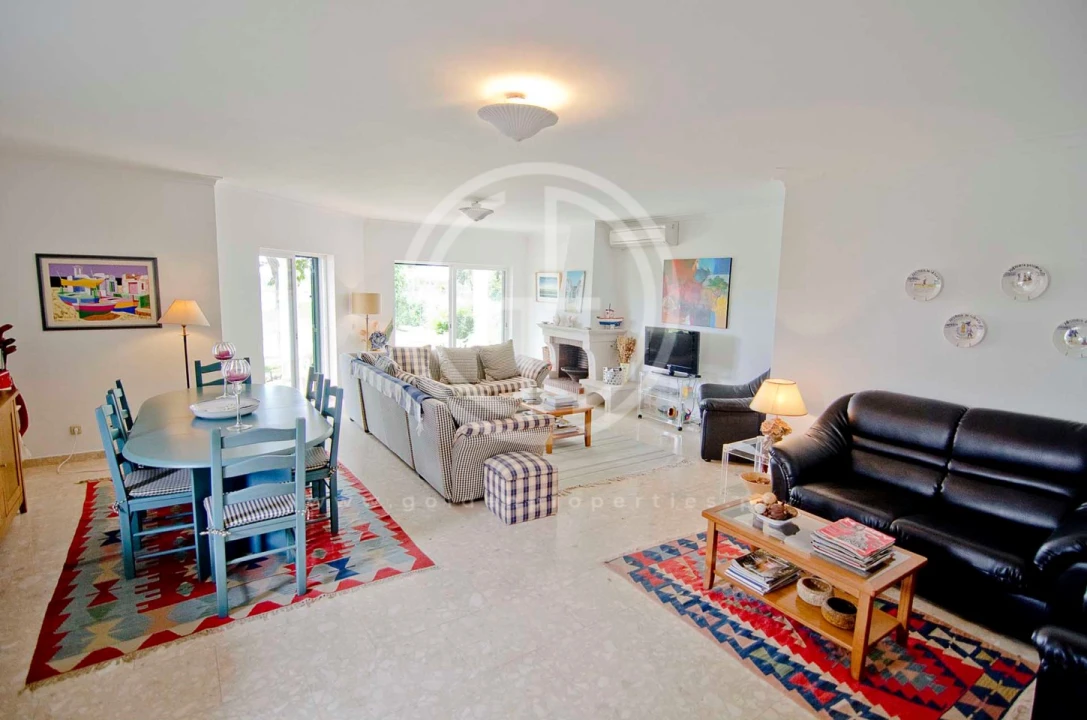 Moradia T4 para Arrendamento férias em Quarteira Foto 6