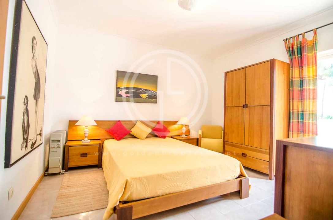 Moradia T4 para Arrendamento férias em Quarteira Foto 8