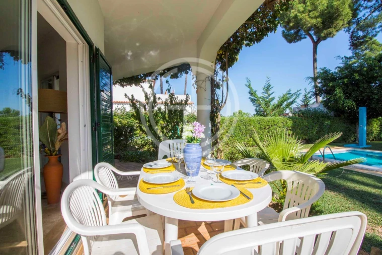 Moradia T4 para Arrendamento férias em Quarteira Foto 3