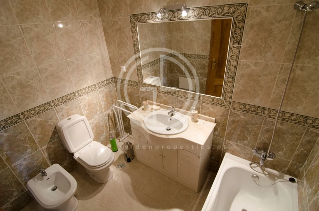 Apartamento T3 para Arrendamento férias em Quarteira Foto 13