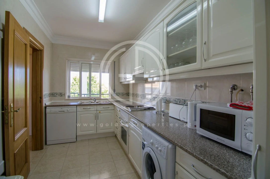 Apartamento T3 para Arrendamento férias em Quarteira Foto 10