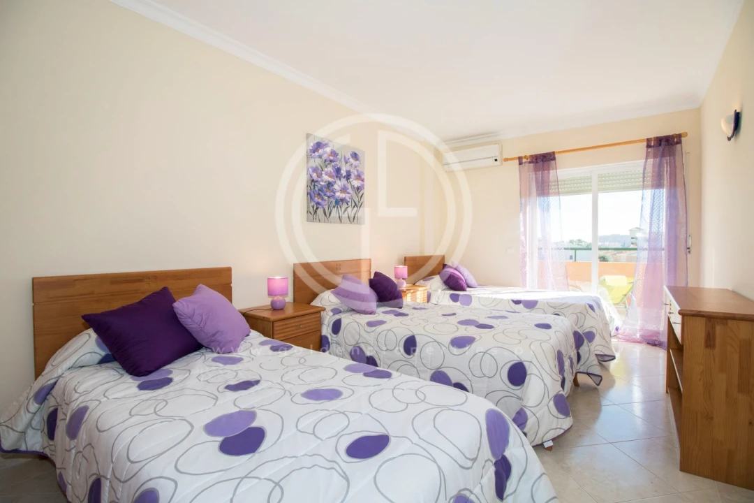 Apartamento T3 para Arrendamento férias em Quarteira Foto 7