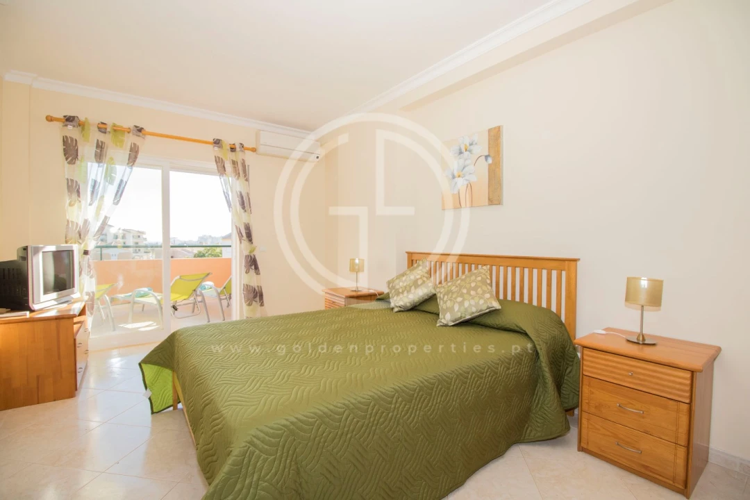 Apartamento T3 para Arrendamento férias em Quarteira Foto 8
