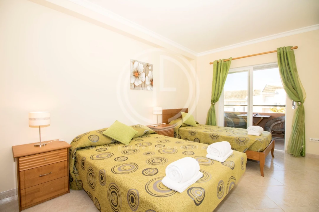 Apartamento T3 para Arrendamento férias em Quarteira Foto 9