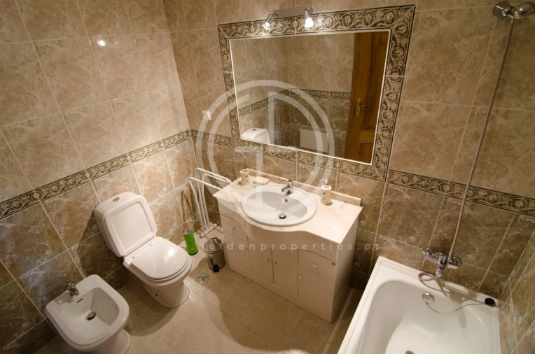 Apartamento T3 para Arrendamento férias em Quarteira Foto 13