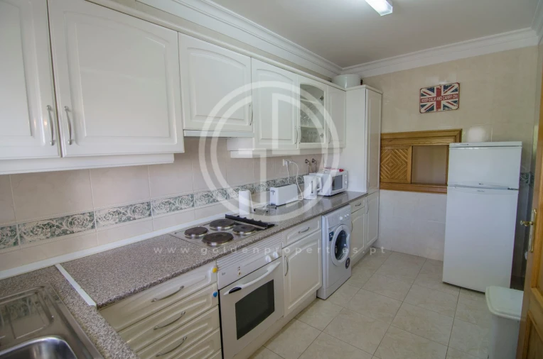 Apartamento T3 para Arrendamento férias em Quarteira Foto 11
