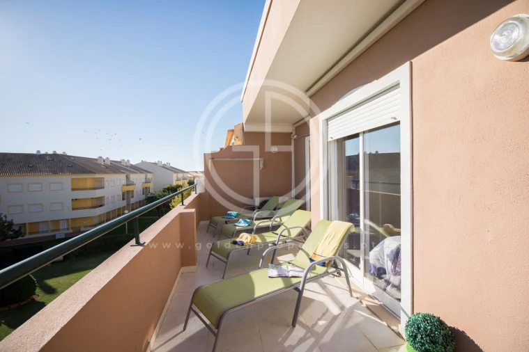 Apartamento T3 para Arrendamento férias em Quarteira Foto 16