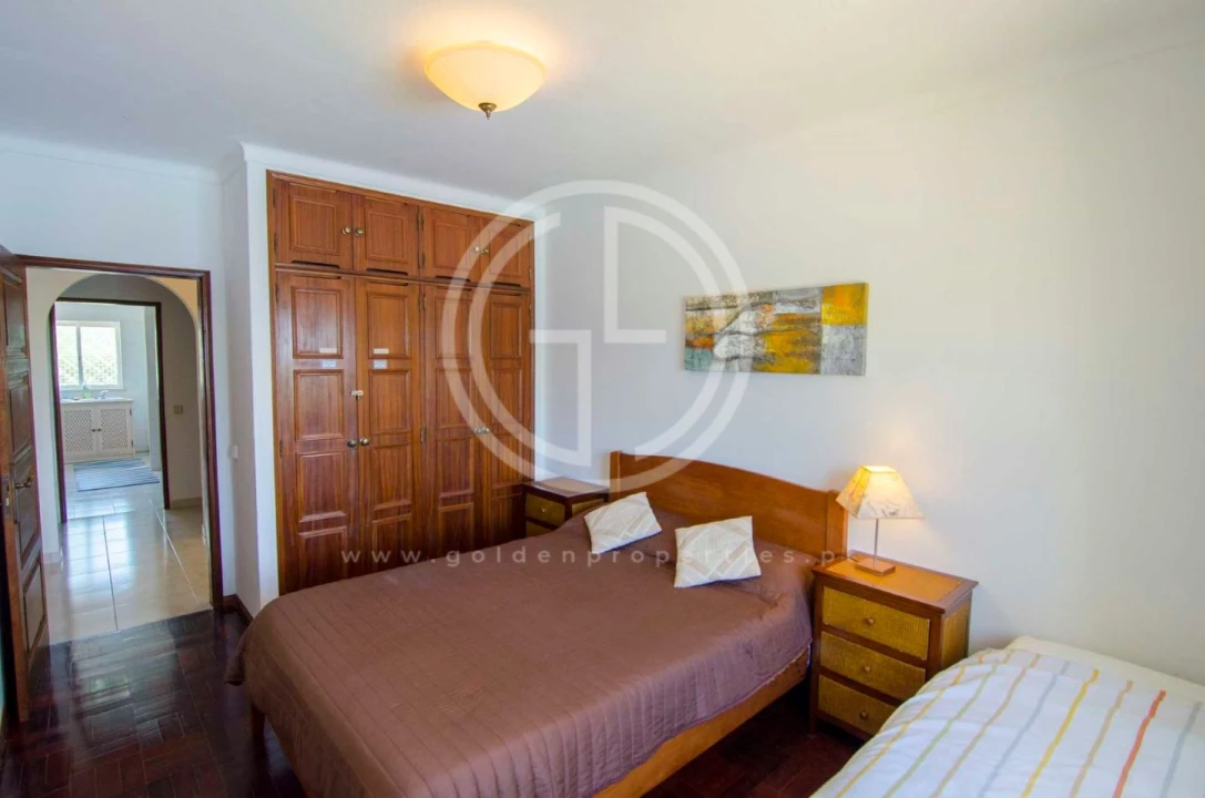 Moradia T3 para Arrendamento férias em Quarteira Foto 9