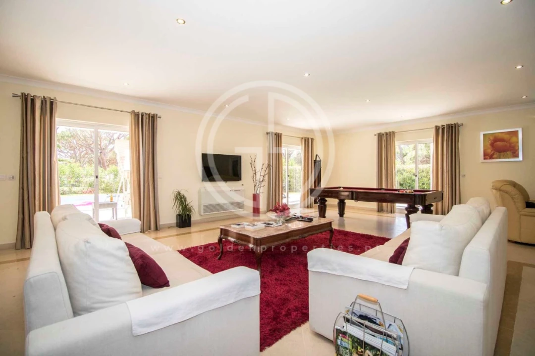 Moradia T5 para Arrendamento férias em Quarteira Foto 2