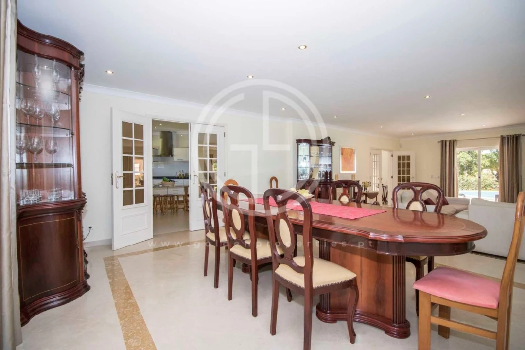 Moradia T5 para Arrendamento férias em Quarteira Foto 3