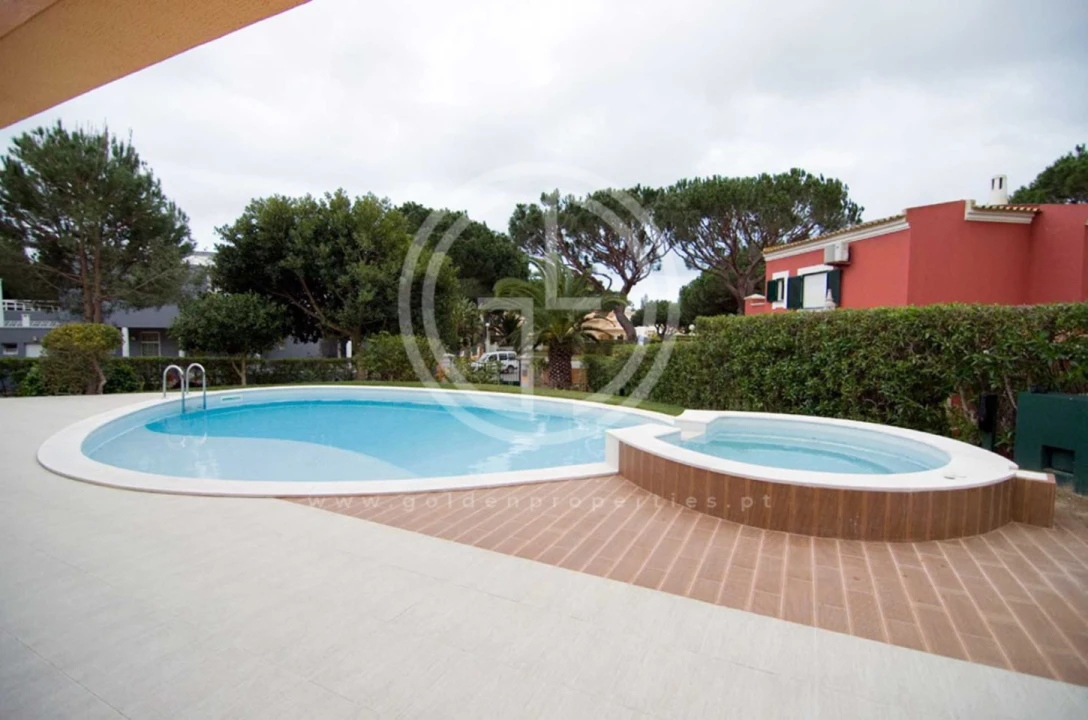 Moradia T5 para Arrendamento férias em Quarteira Foto 15