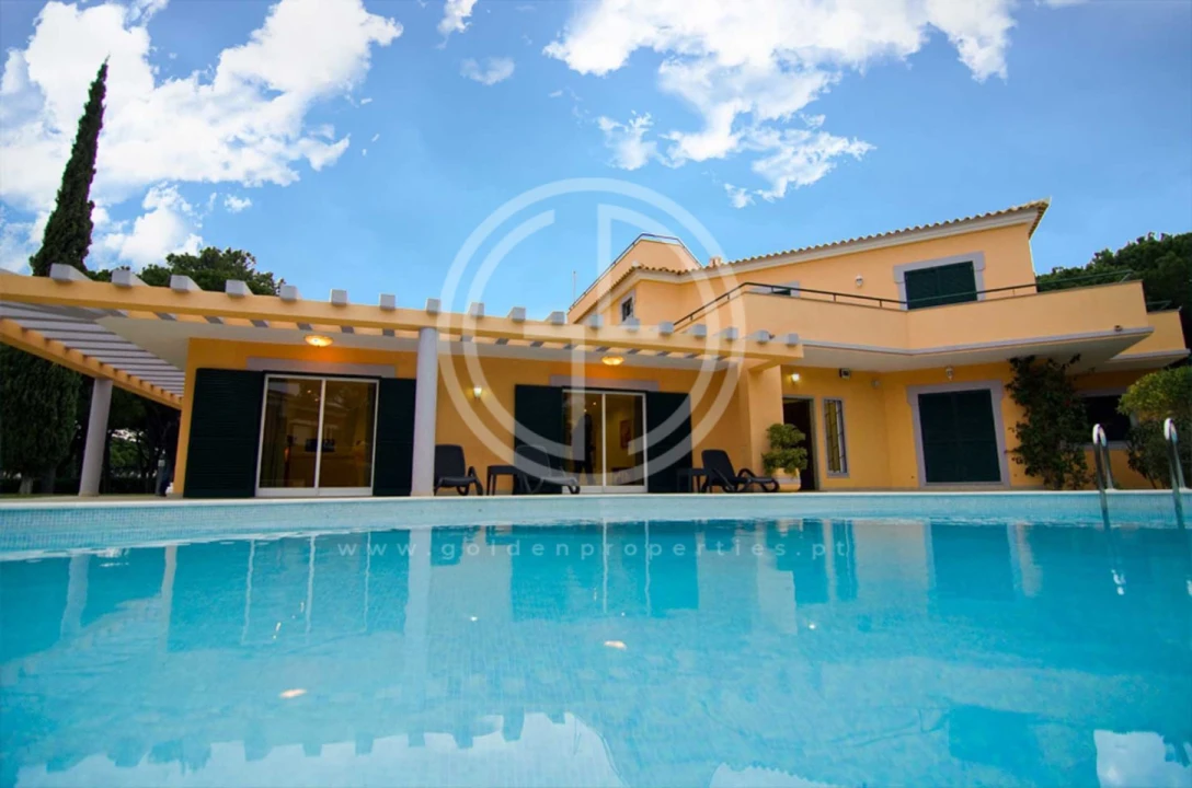 Moradia T5 para Arrendamento férias em Quarteira Foto 1