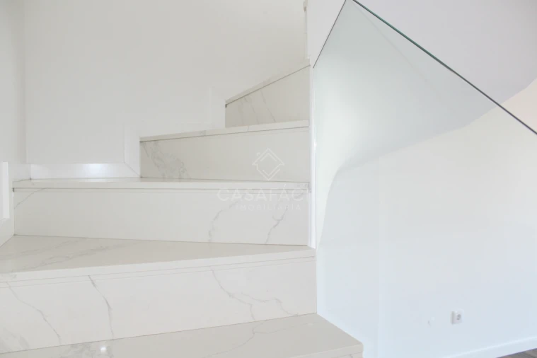 Apartamento T4 para Venda em Alcochete Foto 7