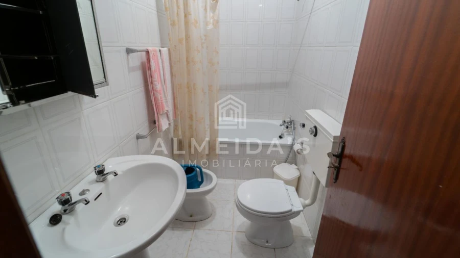 Moradia T4 para Venda em Bornes de Aguiar Foto 8