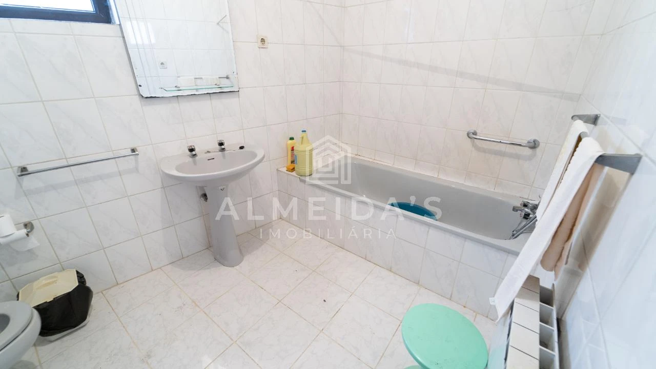 Moradia T4 para Venda em Bornes de Aguiar Foto 9