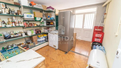 Moradia T4 para Venda em Adoufe e Vilarinho de Samardã
