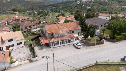 Moradia T4 para Venda em Adoufe e Vilarinho de Samardã