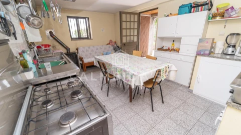 Moradia T4 para Venda em Adoufe e Vilarinho de Samardã