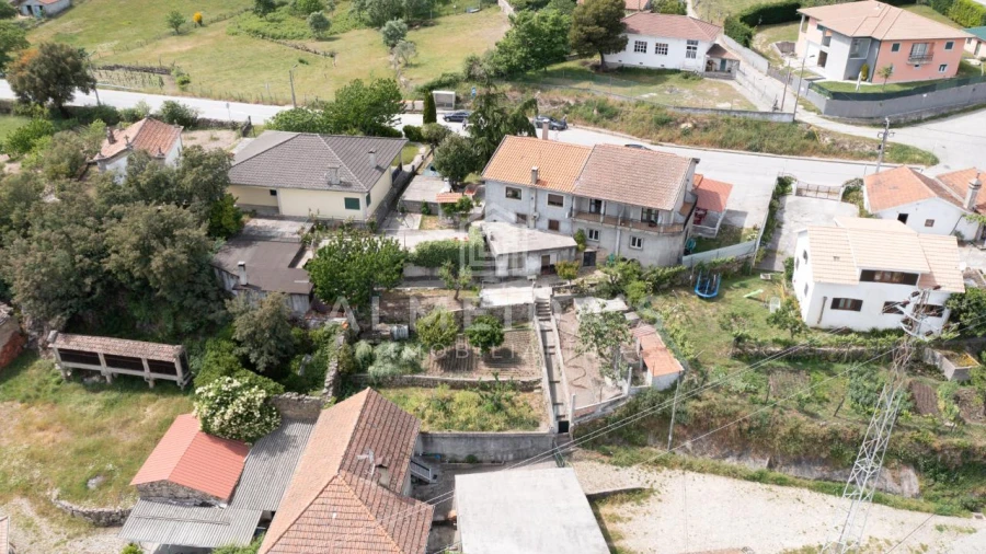 Moradia T4 para Venda em Adoufe e Vilarinho de Samardã Foto 3
