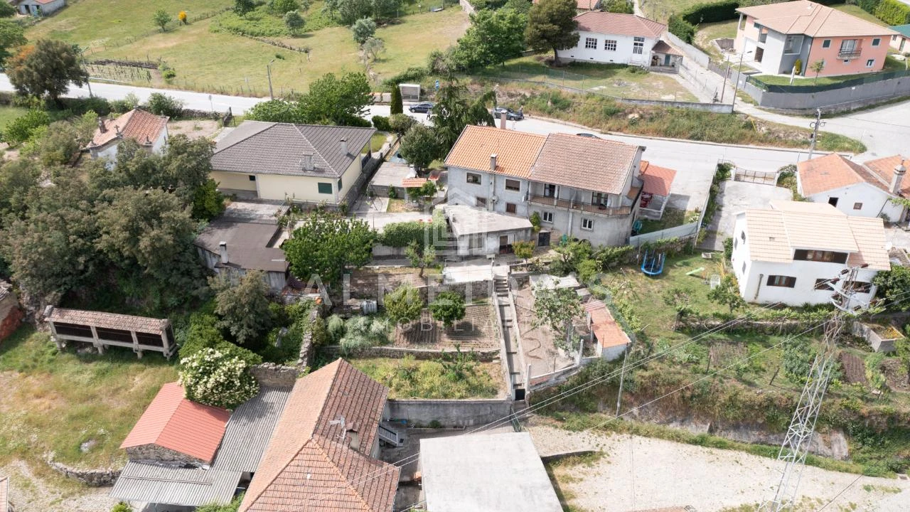 Moradia T4 para Venda em Adoufe e Vilarinho de Samardã Foto 3