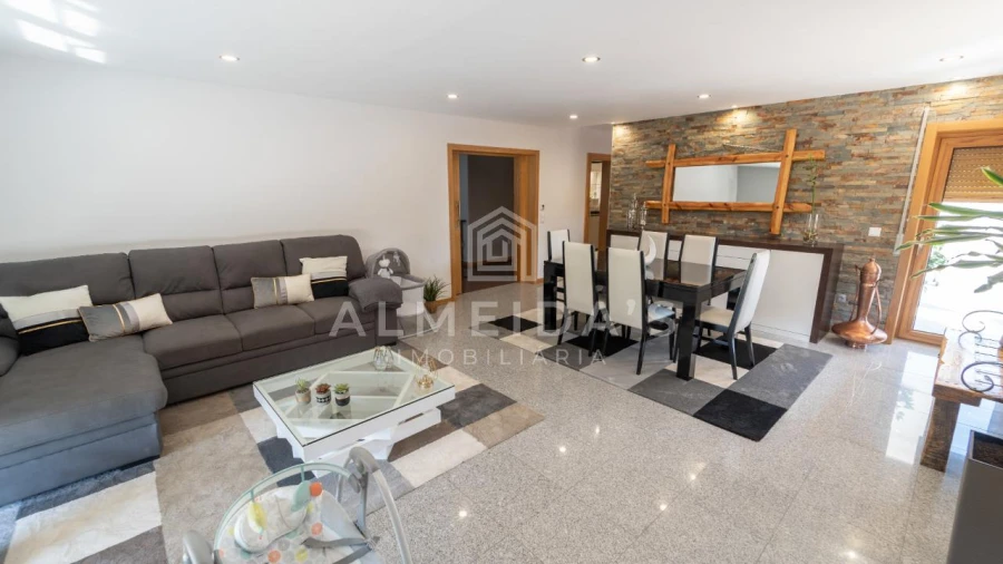 Moradia T4 para Venda em Bornes de Aguiar Foto 6