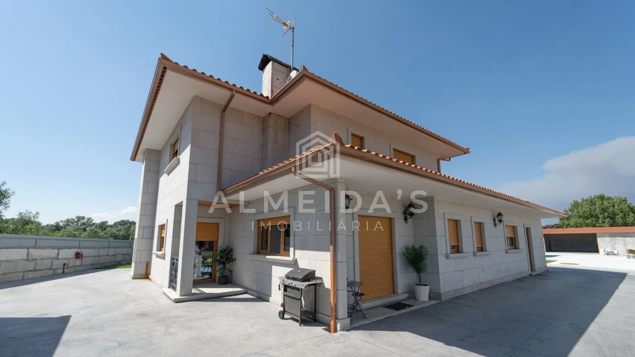 Moradia T4 para Venda em Bornes de Aguiar Foto 26