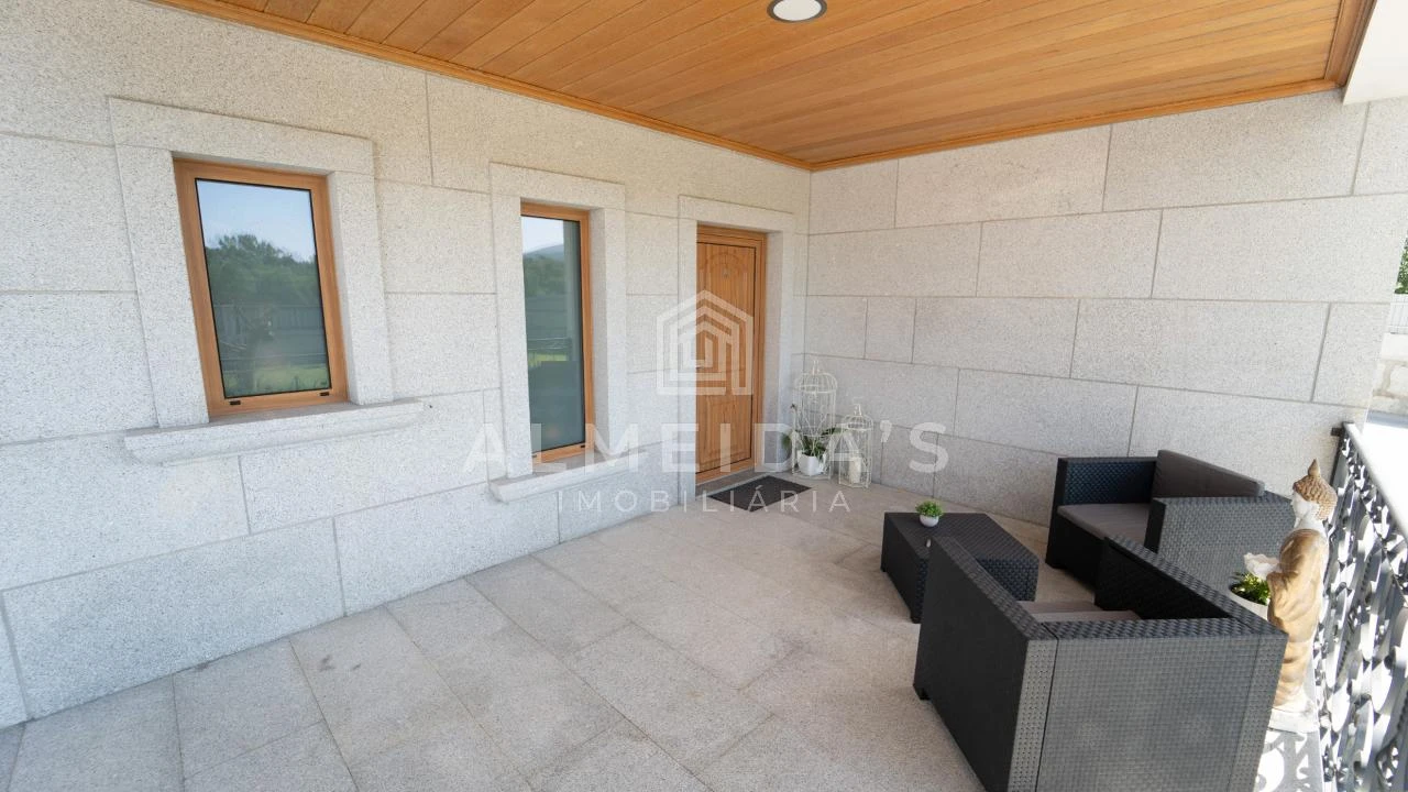 Moradia T4 para Venda em Bornes de Aguiar Foto 4