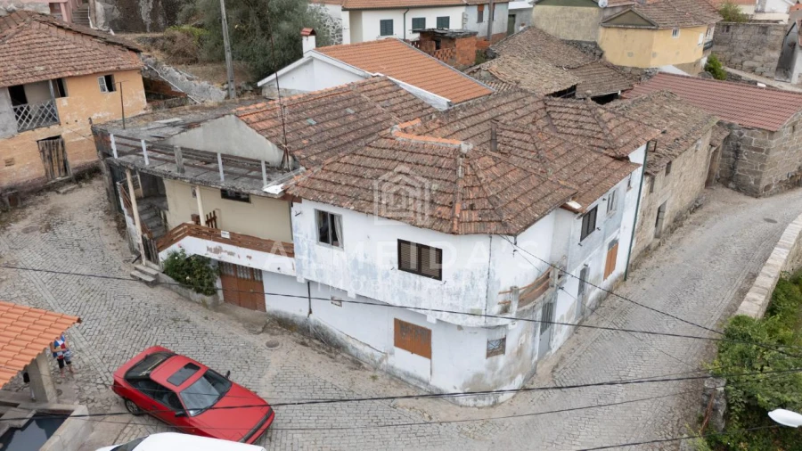 Moradia T4 para Venda em Sabroso de Aguiar
