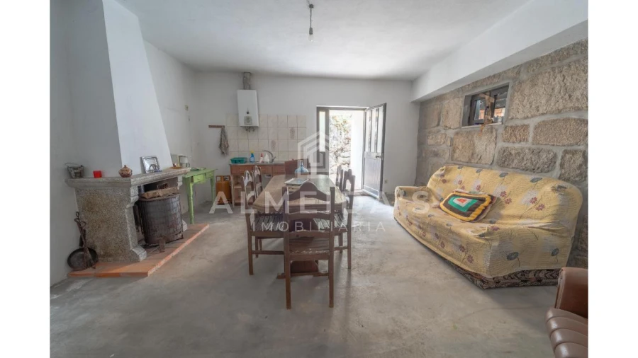 Moradia T4 para Venda em Sabroso de Aguiar Foto 9