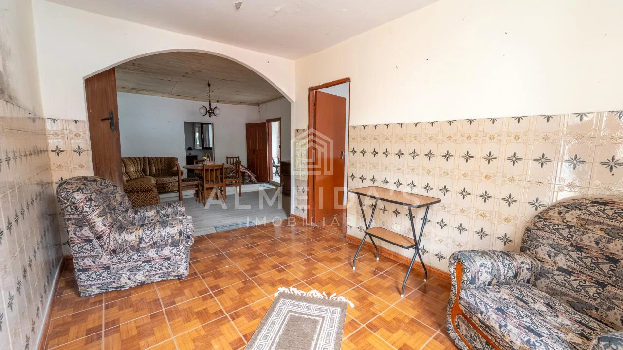 Moradia T4 para Venda em Sabroso de Aguiar Foto 2