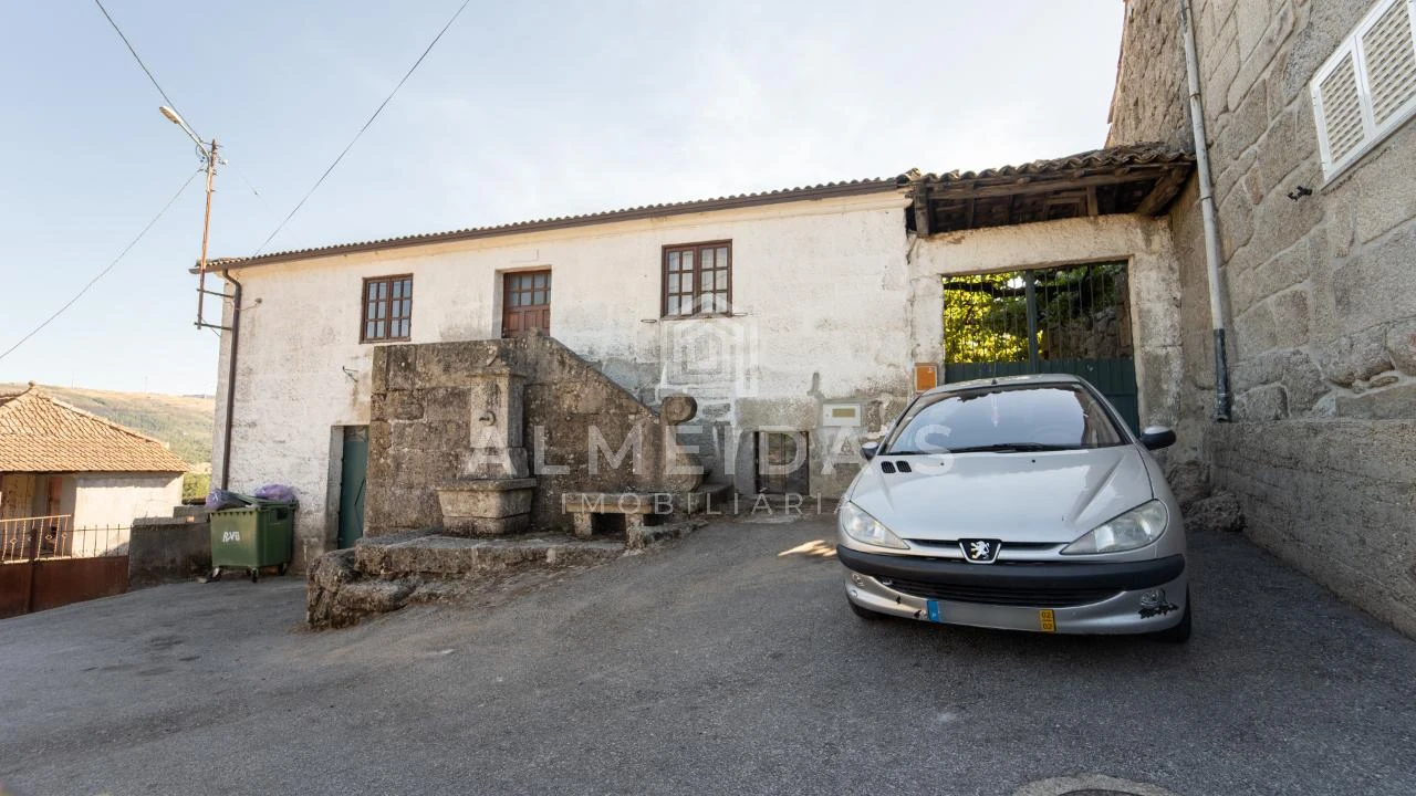 Moradia T4 para Venda em Soutelo de Aguiar Foto 1