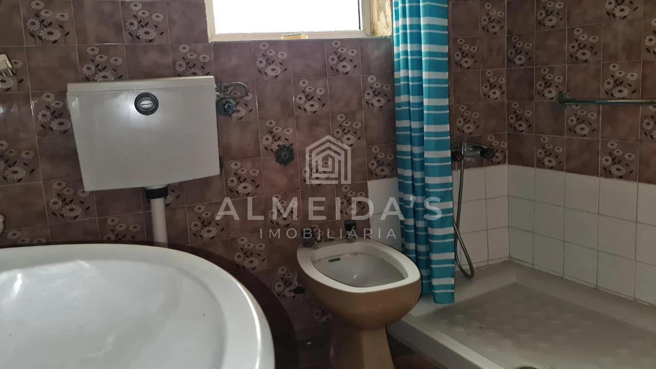 Moradia T3 para Venda em Oura Foto 10