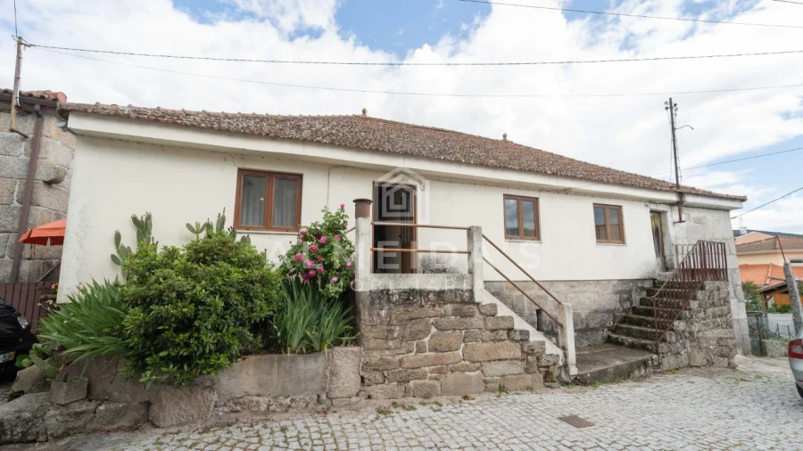 Moradia T4 para Venda em Bornes de Aguiar Foto 1