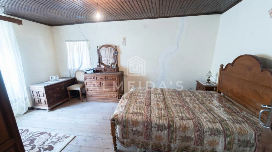 Moradia T4 para Venda em Bornes de Aguiar Foto 7