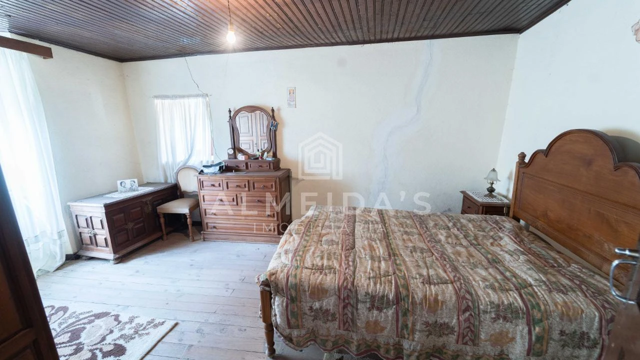 Moradia T4 para Venda em Bornes de Aguiar Foto 7