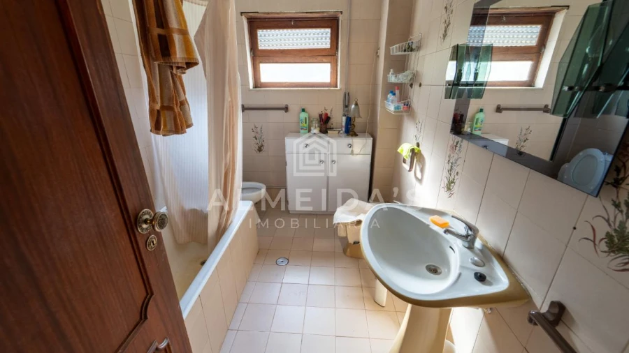 Moradia T5 para Venda em Bornes de Aguiar Foto 6