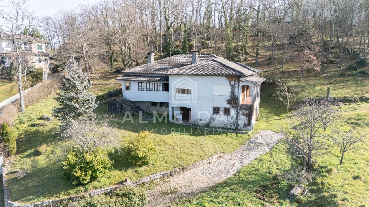 Moradia T5 para Venda em Bornes de Aguiar Foto 1