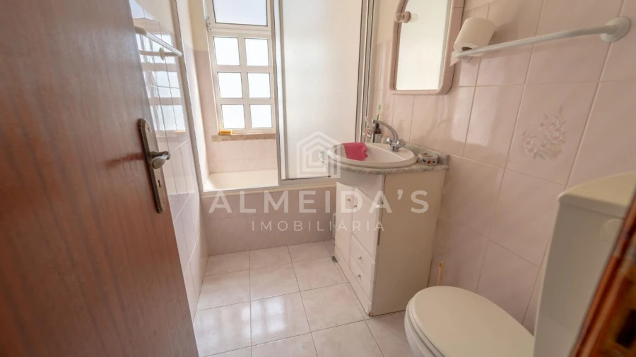 Moradia T4 para Venda em Laranjeiro e Feijó Foto 12