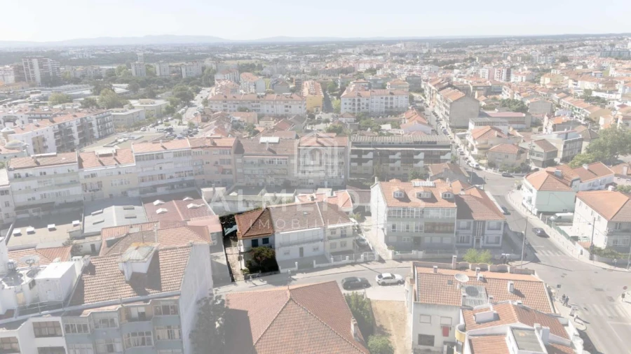 Moradia T4 para Venda em Laranjeiro e Feijó Foto 8