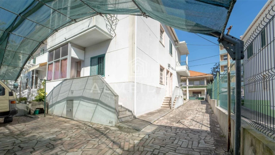 Moradia T4 para Venda em Laranjeiro e Feijó Foto 5