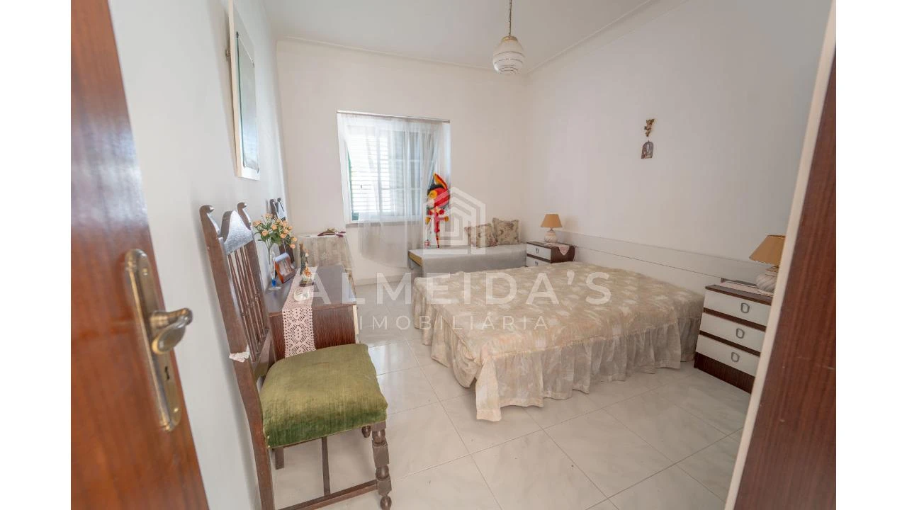 Moradia T4 para Venda em Laranjeiro e Feijó Foto 10