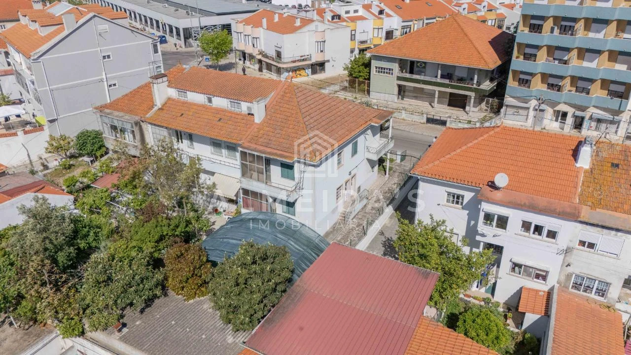 Moradia T4 para Venda em Laranjeiro e Feijó Foto 2