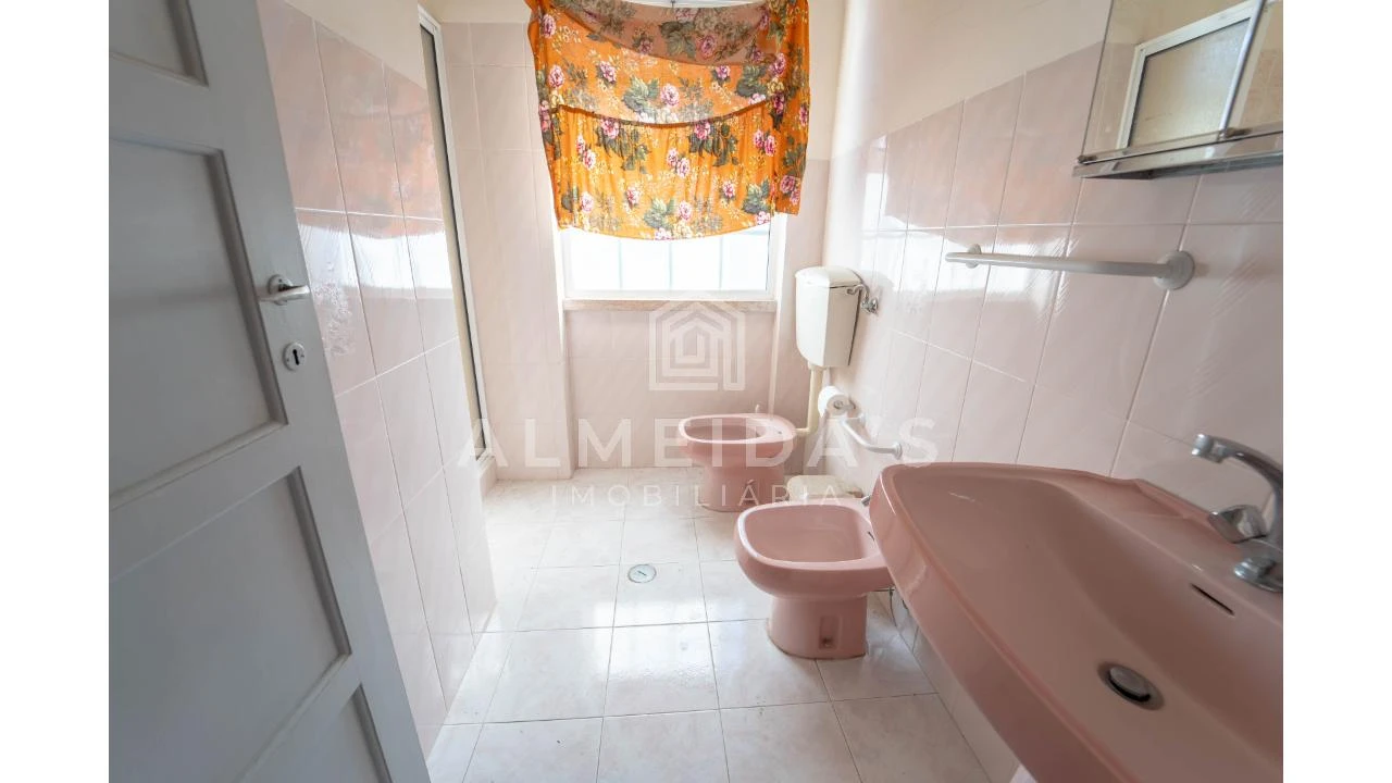 Moradia T4 para Venda em Laranjeiro e Feijó Foto 17