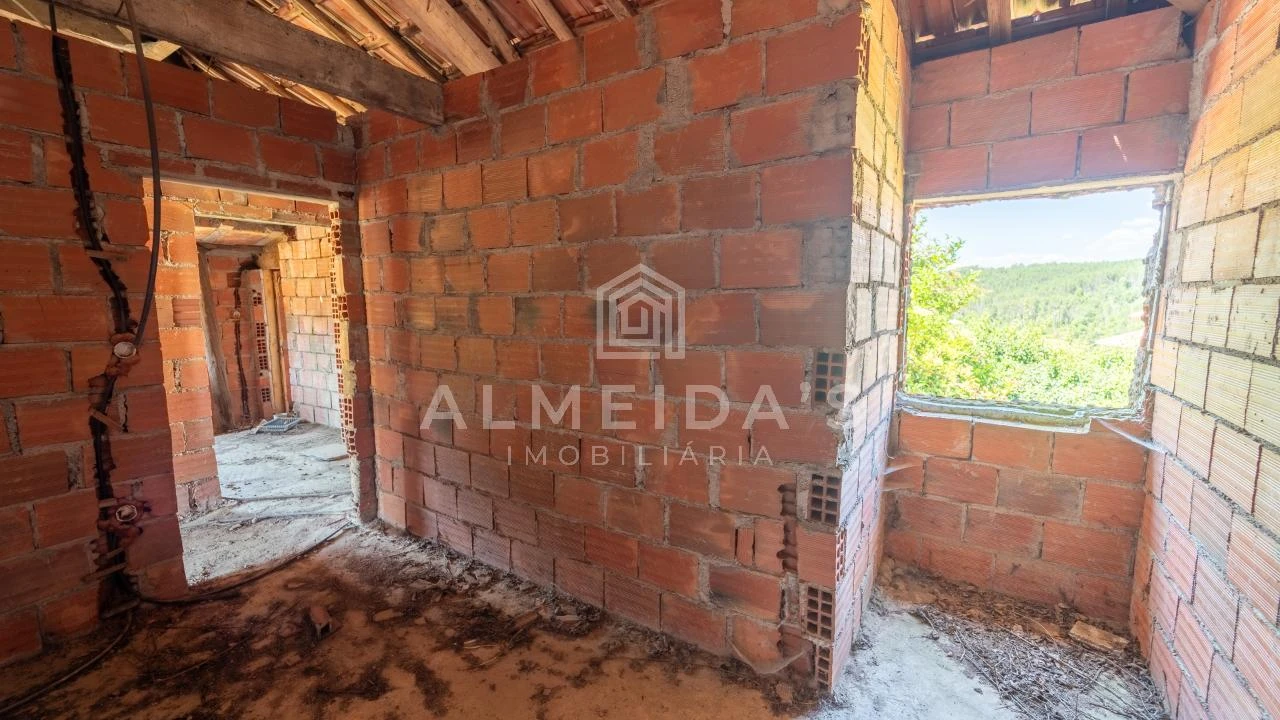 Moradia T3 para Venda em Andrães Foto 4